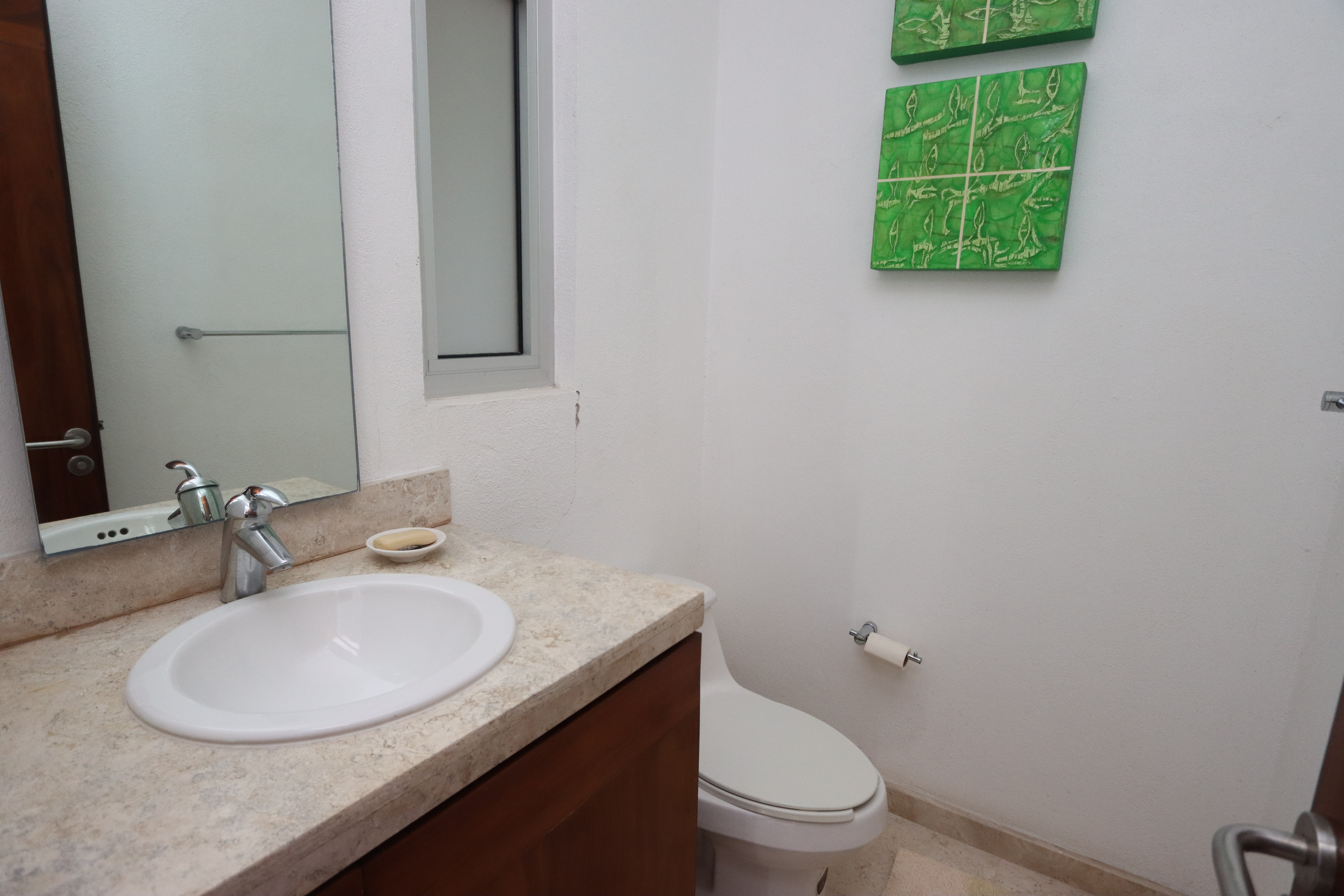 EOS 503 - Baño de visitas 1